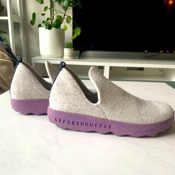 Asportuguesas cream and purple shoes. Size 38. (7.5) amazing condition. - Picture 1 of 5
